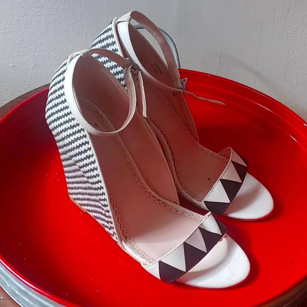 Cute geometric high wedges